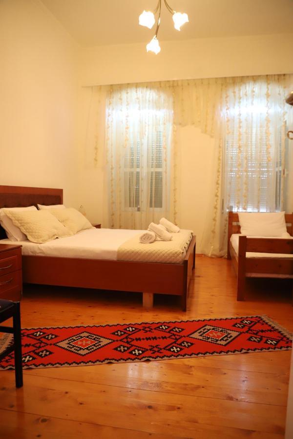 Guest House V. Doga Берат Екстер'єр фото